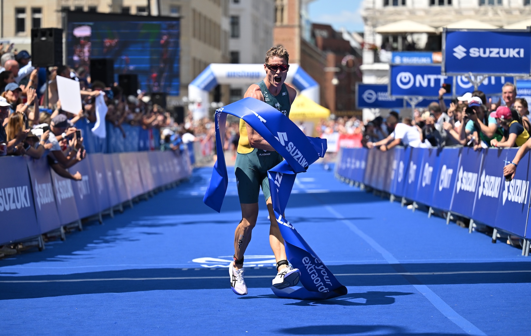 Matt Hauser breaking the finish tape to win WTCS Hamburg 2026. Photo: World Triathlon.